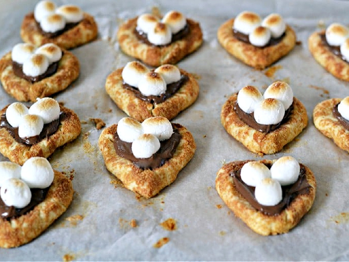 Heart shaped cookies filled with Nutella and topped with toasted marshmallows.