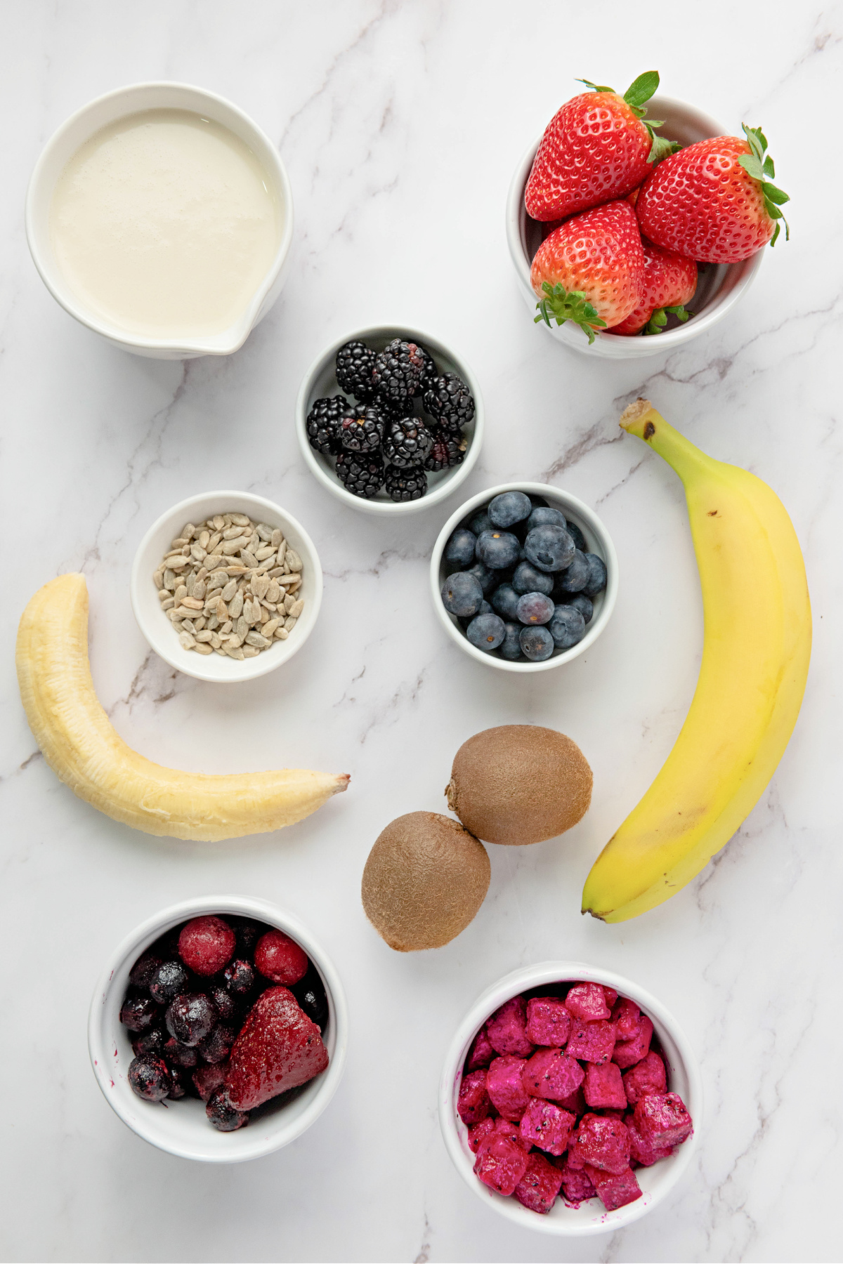 Ingredients to make a smoothie bowl.