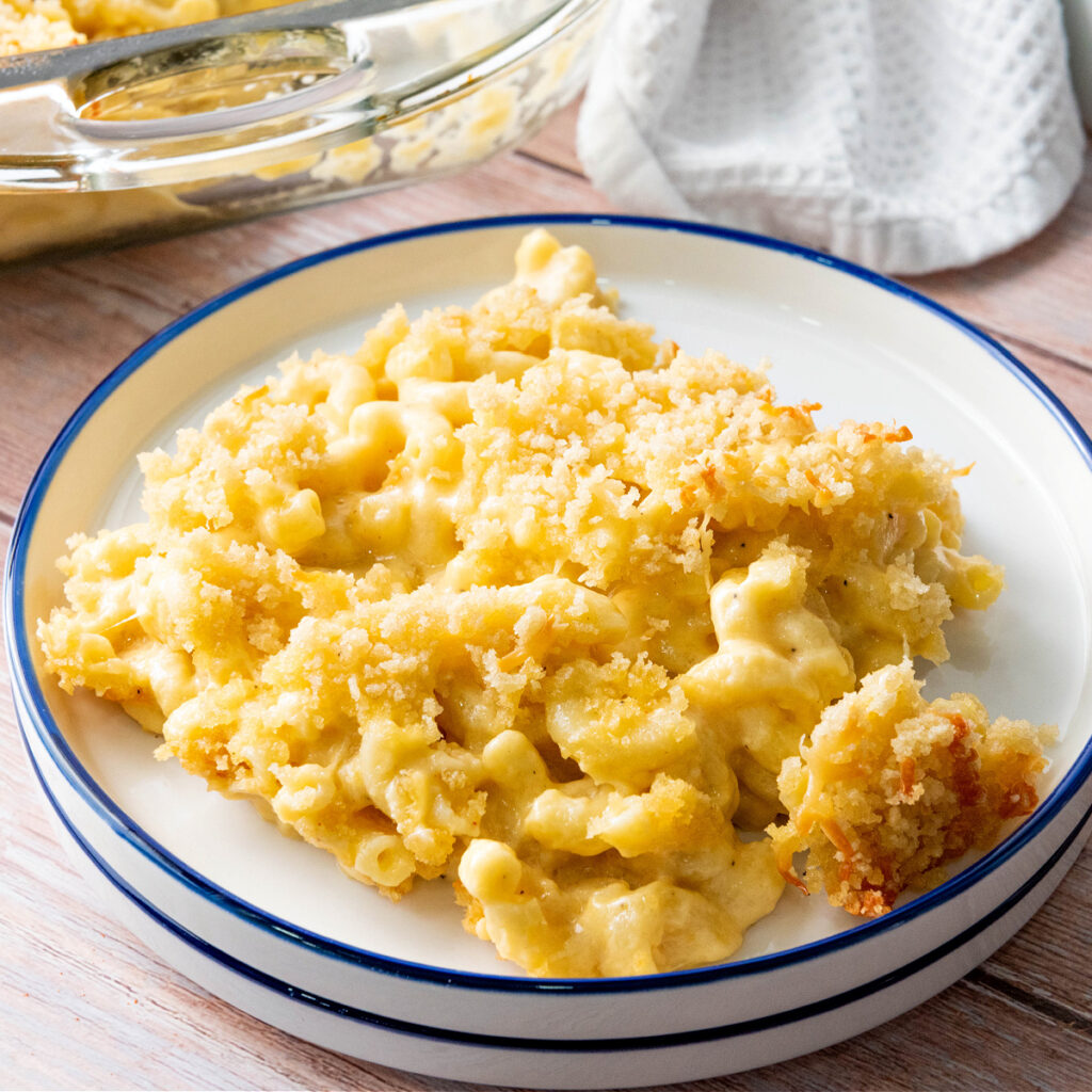 Plate of mac n cheese.